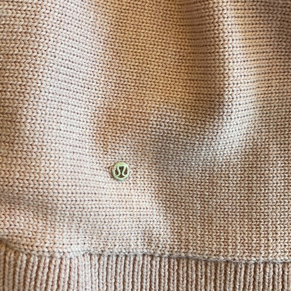 Lululemon sweater with zip pockets - Picture 2 of 2